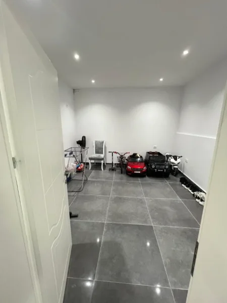 Tirane, jepet me qera shtepi 2+1 Kati 2, 98 m² 450 € (rruga ramazan begu)