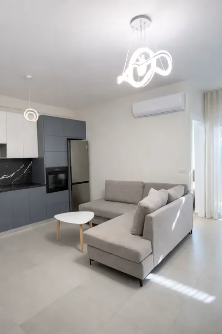 Tirane, jepet me qera apartament 2+1 Kati 2, 85 m² 850 € (rrgua e durresit)