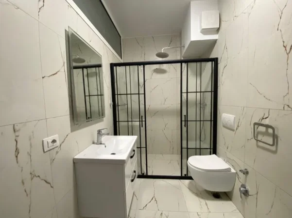 Tirane, jepet me qera apartament 2+1 Kati 2, 85 m² 850 € (rrgua e durresit)