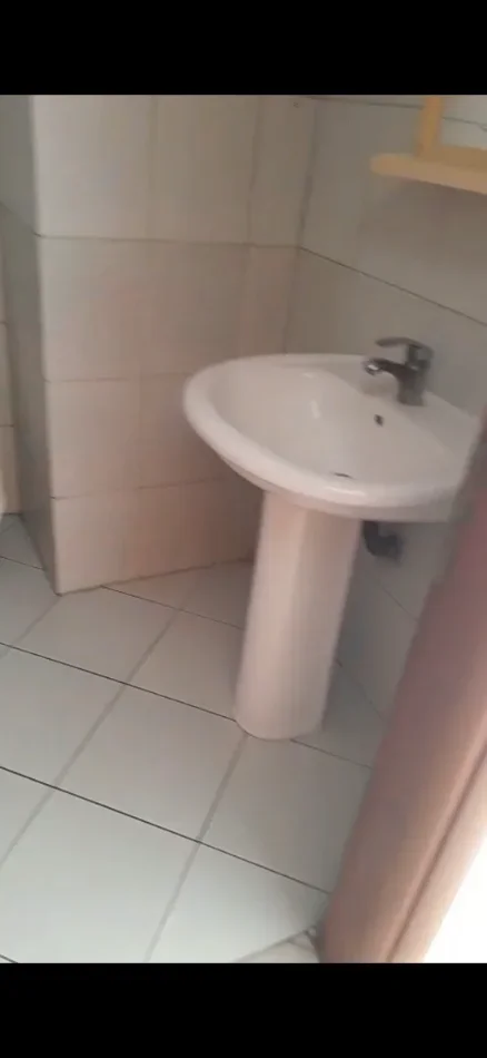 Tirane, jepet me qera apartament 2+1+Ballkon Kati 5, 100 m² 450 € (Qendra Kristal)