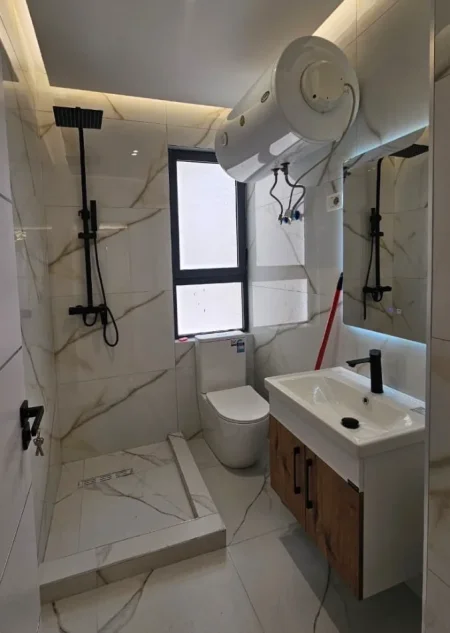 Tirane, shitet apartament 2+1 Kati 3, 116 m² 265.000 € (pallati me shigjeta)
