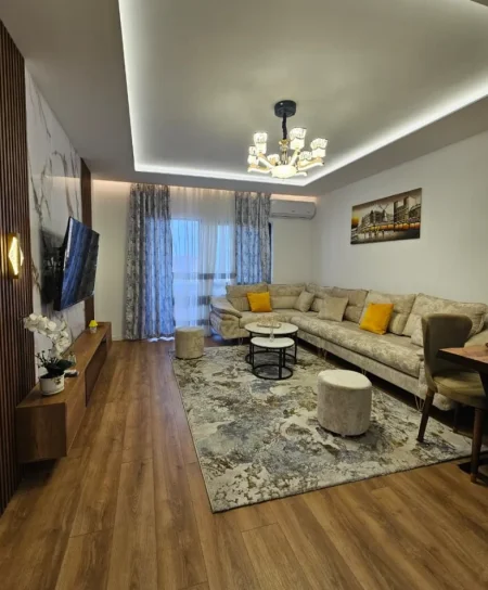 Tirane, shitet apartament 2+1 Kati 3, 116 m² 265.000 € (pallati me shigjeta)