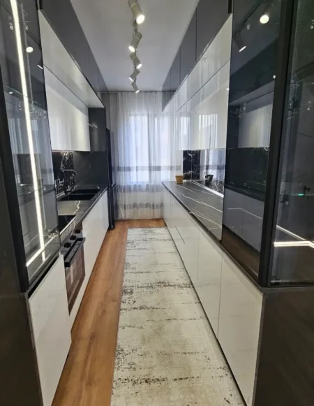 Tirane, shitet apartament 2+1 Kati 3, 116 m² 265.000 € (pallati me shigjeta)