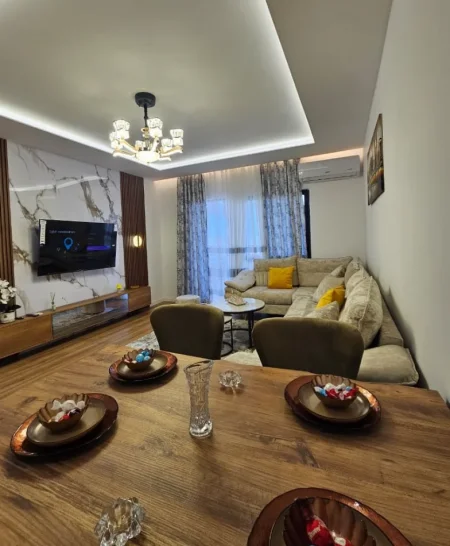Tirane, shitet apartament 2+1 Kati 3, 116 m² 265.000 € (pallati me shigjeta)