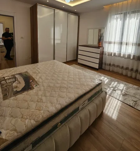Tirane, shitet apartament 2+1 Kati 3, 116 m² 265.000 € (pallati me shigjeta)