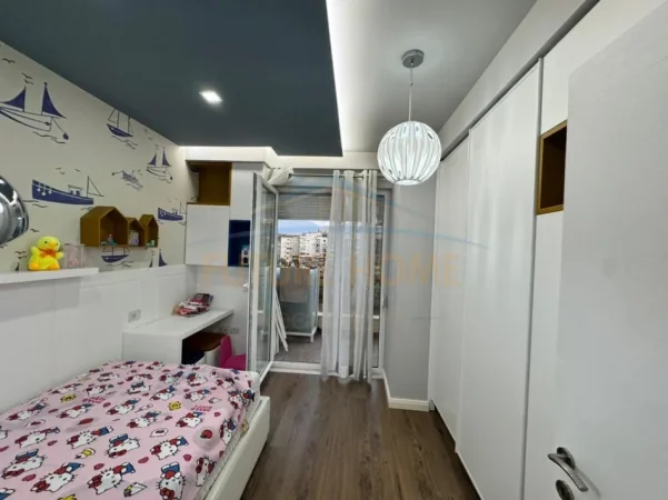 Tirane, shitet apartament 2+1+Ballkon Kati 3, 120 m² 360.000 € (Liqeni i Thatë)