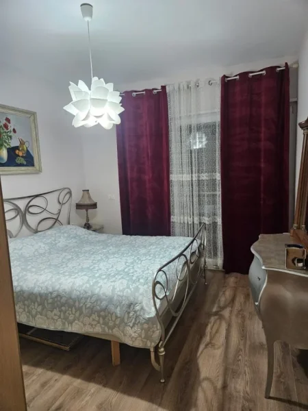 Tirane, jepet me qera apartament 2+1 Kati 4, 80 m² 750 € (Rruga E Kosovareve Liqeni Artificial)