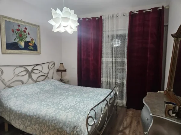 Tirane, jepet me qera apartament 2+1 Kati 4, 80 m² 750 € (Rruga E Kosovareve Liqeni Artificial)