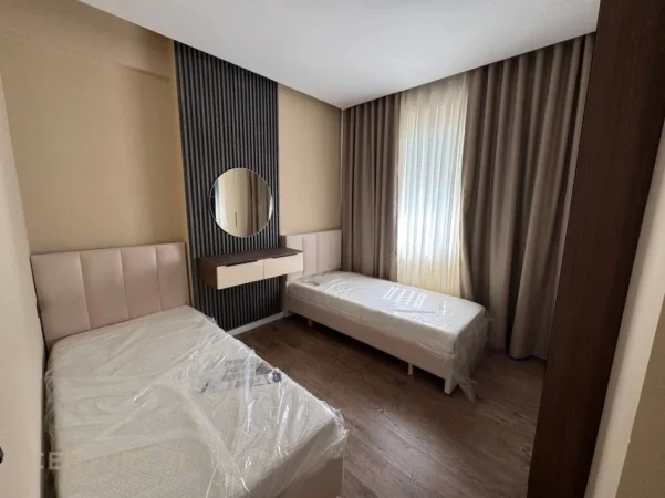 Tirane, jepet me qera apartament 2+1+Ballkon Kati 3, 83 m² 800 €