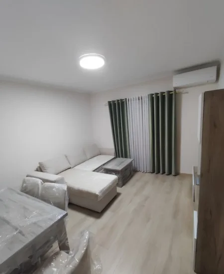 Tirane, jepet me qera apartament 2+1 Kati 2, 90 m² 800 € (Rruga Fortuzi)