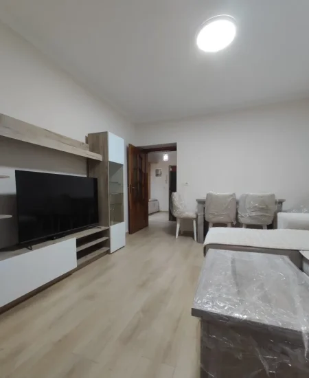 Tirane, jepet me qera apartament 2+1 Kati 2, 90 m² 800 € (Rruga Fortuzi)