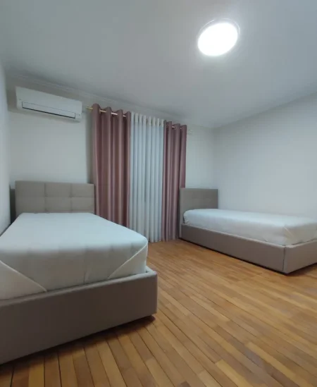 Tirane, jepet me qera apartament 2+1 Kati 2, 90 m² 800 € (Rruga Fortuzi)