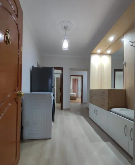 Tirane, jepet me qera apartament 2+1 Kati 2, 90 m² 800 € (Rruga Fortuzi)