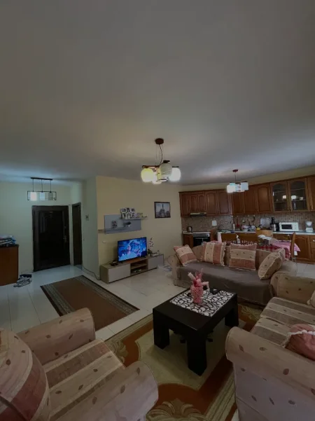 Tirane, jepet me qera apartament 2+1+Ballkon Kati 5, 96 m² 800 € 