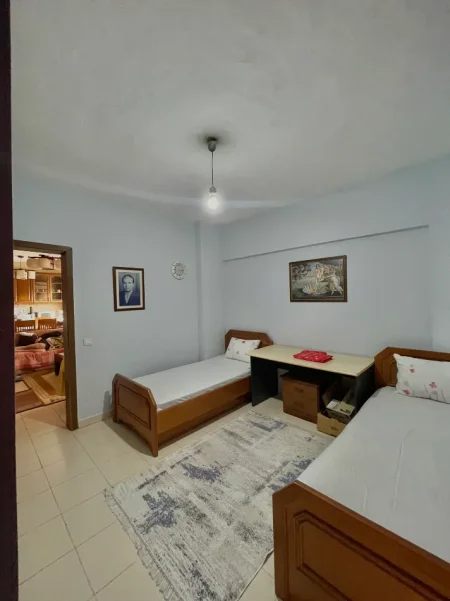 Tirane, jepet me qera apartament 2+1+Ballkon Kati 5, 96 m² 800 € 