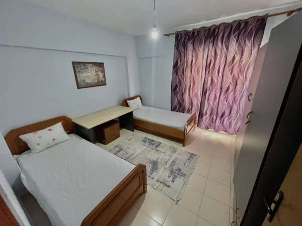Tirane, jepet me qera apartament 2+1+Ballkon Kati 5, 96 m² 800 € 
