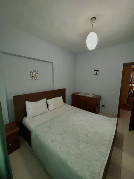 Tirane, jepet me qera apartament 2+1+Ballkon Kati 5, 96 m² 800 € 