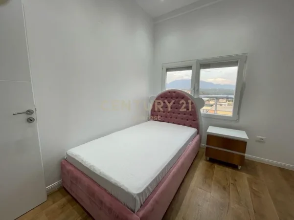 Tirane, jepet me qera apartament 2+1+Ballkon Kati 12, 90 m² 800 € (komuna e parisit)