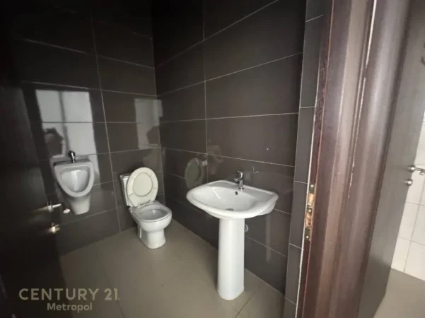 Tirane, jepet me qera ambjent biznesi Kati 0, 170 m² 2.200 €