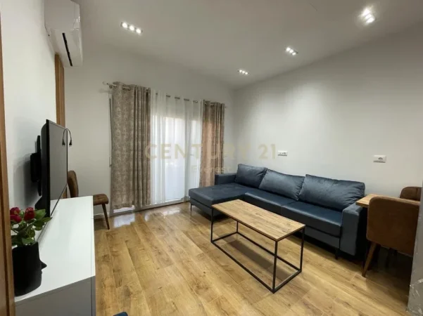 Tirane, jepet me qera apartament 1+1+Ballkon Kati 8, 58 m² 500 € (astiri)
