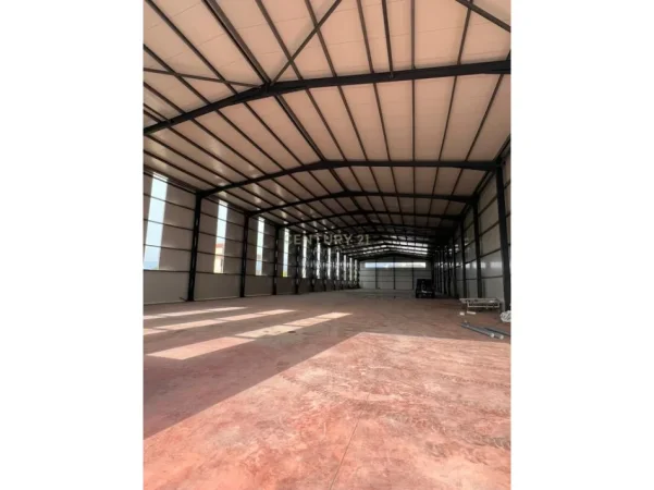 Tirane, jepet me qera magazine Kati 0, 1.500 m² 4.500 €