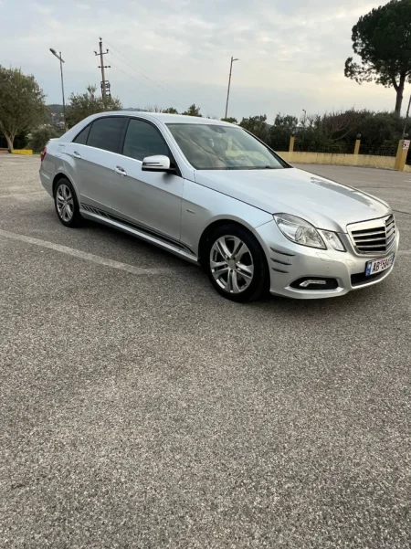 Fier, shes makine E 220cdi automat Nafte, gri metalizato automatik Klima 240.000 km 6.200 €