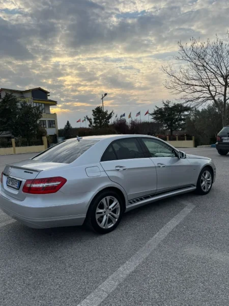 Fier, shes makine E 220cdi automat Nafte, gri metalizato automatik Klima 240.000 km 6.200 €