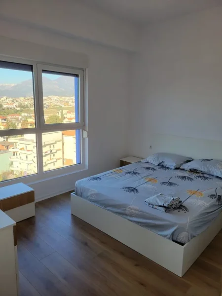 Tirane, jepet me qera apartament 1+1 Kati 6, 50 m² 350 € (Ali Demi)