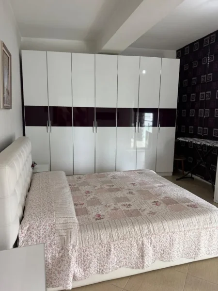 Tirane, jepet me qera apartament 1+1 Kati 8, 62 m² 700 € (Komuna E Parisit)
