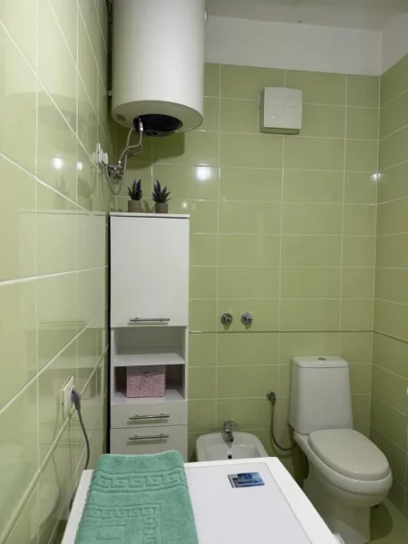 Tirane, jepet me qera apartament 1+1 Kati 8, 62 m² 700 € (Komuna E Parisit)