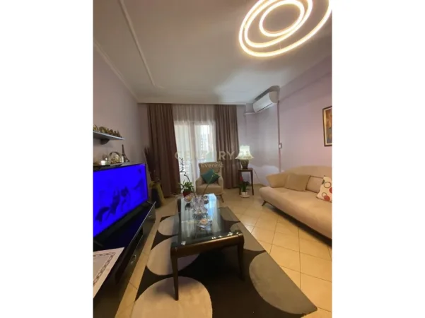 Tirane, jepet me qera 2+1+Ballkon Kati 4, 106 m² 750 €