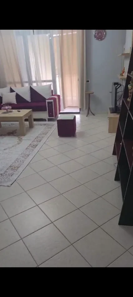 Tirane, jepet me qera apartament 2+1+Ballkon Kati 6, 600 € 