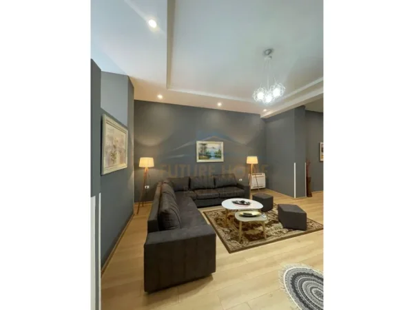 Tirane, jepet me qera apartament 1+1+Ballkon Kati 1, 109 m² 500 € (Liqeni i Thate)