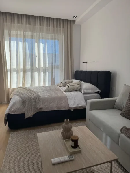 Tirane, jap me qera garsonier 1+1 Kati 8, 420 €