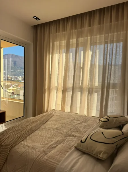 Tirane, jap me qera garsonier 1+1 Kati 8, 420 €