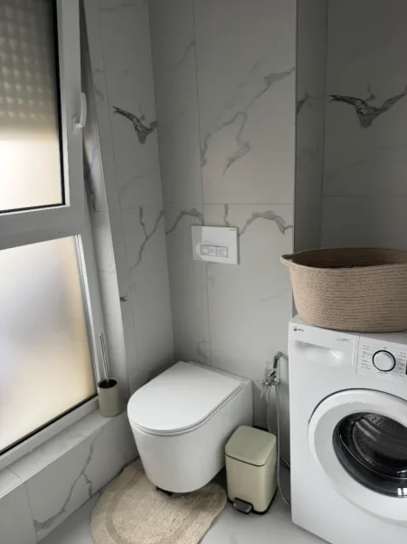 Tirane, jap me qera garsonier 1+1 Kati 8, 420 €