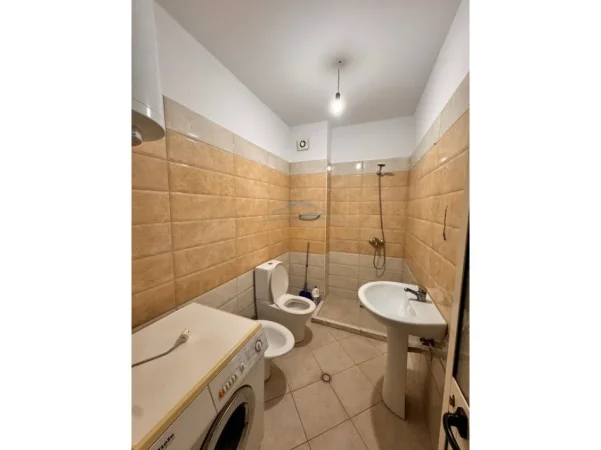 Tirane, jepet me qera apartament 2+1+Ballkon Kati 5, 102 m² 530 € (Unaza e Re)