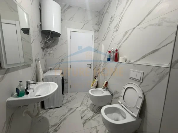 Tirane, jepet me qera apartament 1+1+Ballkon Kati 5, 64 m² 449 € (QTU)