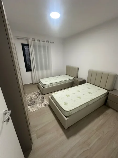 Tirane, jepet me qera apartament 2+1 Kati 5, 95 m² 999 € (pazar i ri)