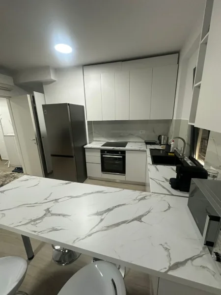 Tirane, jepet me qera apartament 2+1 Kati 5, 95 m² 1.000 € (selvia)