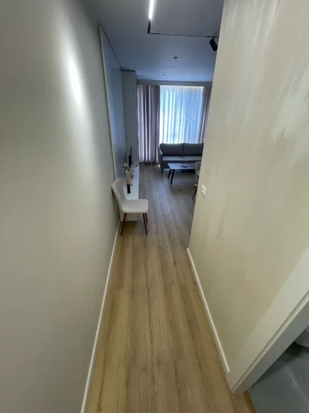 Tirane, jepet me qera apartament 1+1 Kati 2, 60 m² 600 € (Rr. Karl Gega)