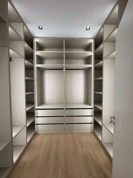 Tirane, jepet me qera Vile 3+1 Kati 2, 500 m² 4.500 € (Green Valley)