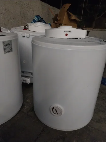 Vlore, shes Bolier OKAZION. SHITEN 30 DUSHE/BOLIER TË MARKËS GRANDI/50 KILE - VLORË, PËR HOTELE OSE AMBIENTE TË NDRYSHME