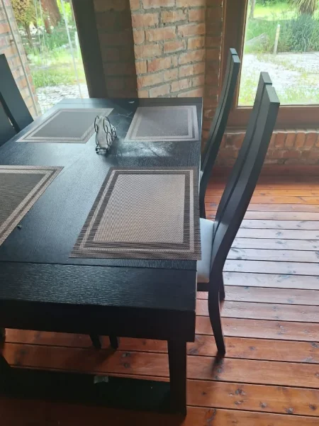 Durres, shes OKAZION. PËR RESTORANTE SHITEN 25 SETE TAVOLINA DRURI NGRËNIE + NGA 4 KARRIKE - ZONA PRANË QERRETIT, KAVAJË - DURRËS. 190 €