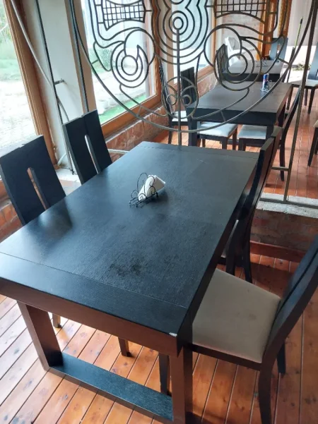 Durres, shes OKAZION. PËR RESTORANTE SHITEN 25 SETE TAVOLINA DRURI NGRËNIE + NGA 4 KARRIKE - ZONA PRANË QERRETIT, KAVAJË - DURRËS. 190 €