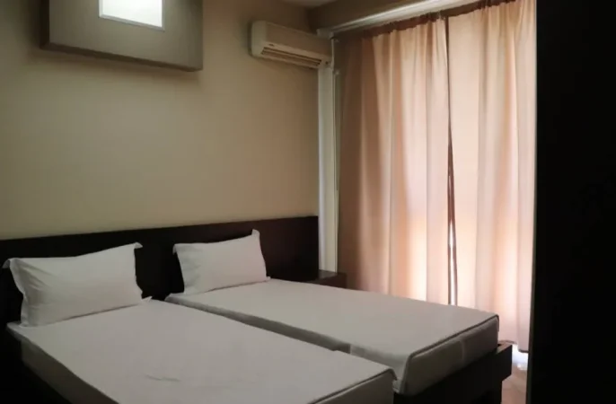 Durres, shes OKAZION. SHITEN MOBILJE PËR DHOMA HOTELI, 38 DHOMA ( SHITEN DHE PËR DISA DHOMA ) PLAZH - QERRET. 230 €