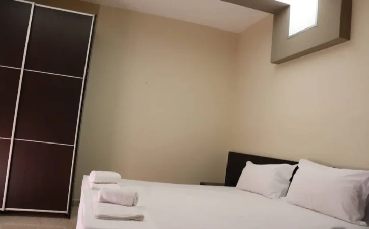 Durres, shes OKAZION. SHITEN MOBILJE PËR DHOMA HOTELI, 38 DHOMA ( SHITEN DHE PËR DISA DHOMA ) PLAZH - QERRET. 230 €