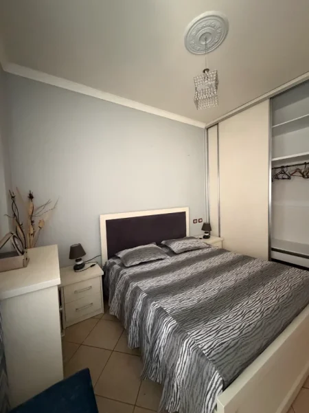 Shqiperi, jepet me qera apartament 2+1+Ballkon Kati 3, 80 m² 500 € (Globe/ Rruga e Kavajes)