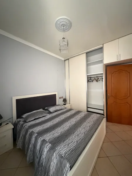 Shqiperi, jepet me qera apartament 2+1+Ballkon Kati 3, 80 m² 500 € (Globe/ Rruga e Kavajes)