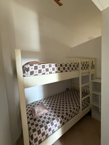 Shqiperi, jepet me qera apartament 2+1+Ballkon Kati 3, 80 m² 500 € (Globe/ Rruga e Kavajes)